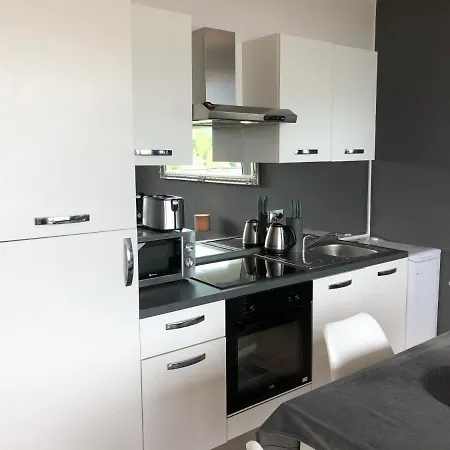 Celebrity Exclusive Cacao * סאני ביץ'