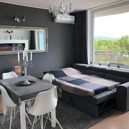 Celebrity Exclusive Cacao סאני ביץ'